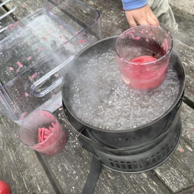 Eksperiment med gass, væske og fast stoff